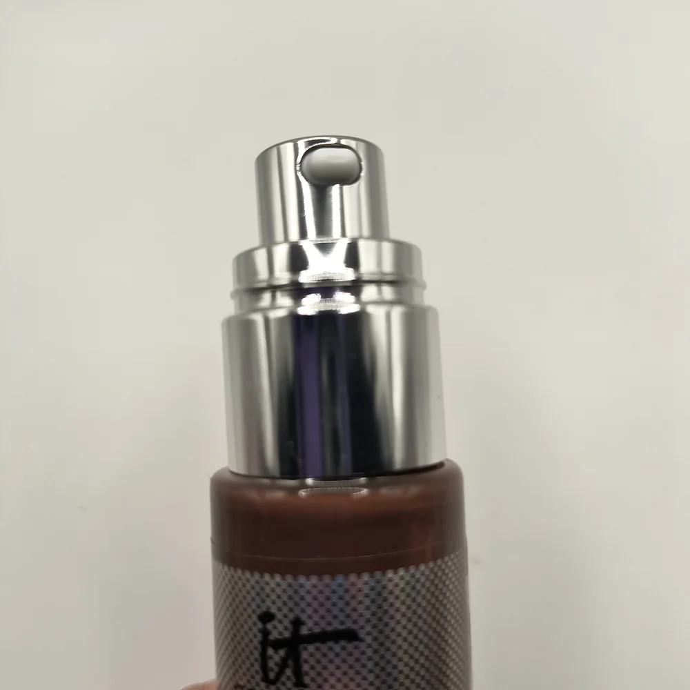 it Cosmetics Your Skin But Better Foundation + Skincare (Deep Cool 63)